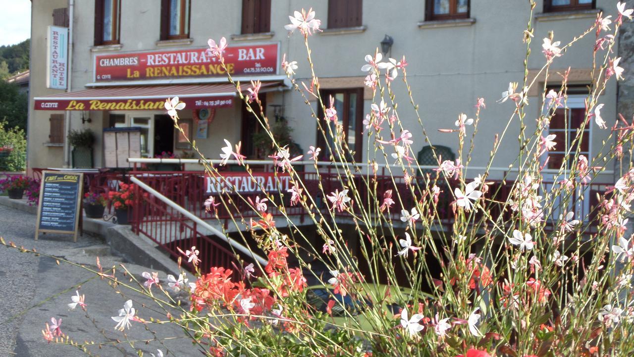 Hotel Restaurant La Renaissance Saint-Cirgues-en-Montagne Exterior photo